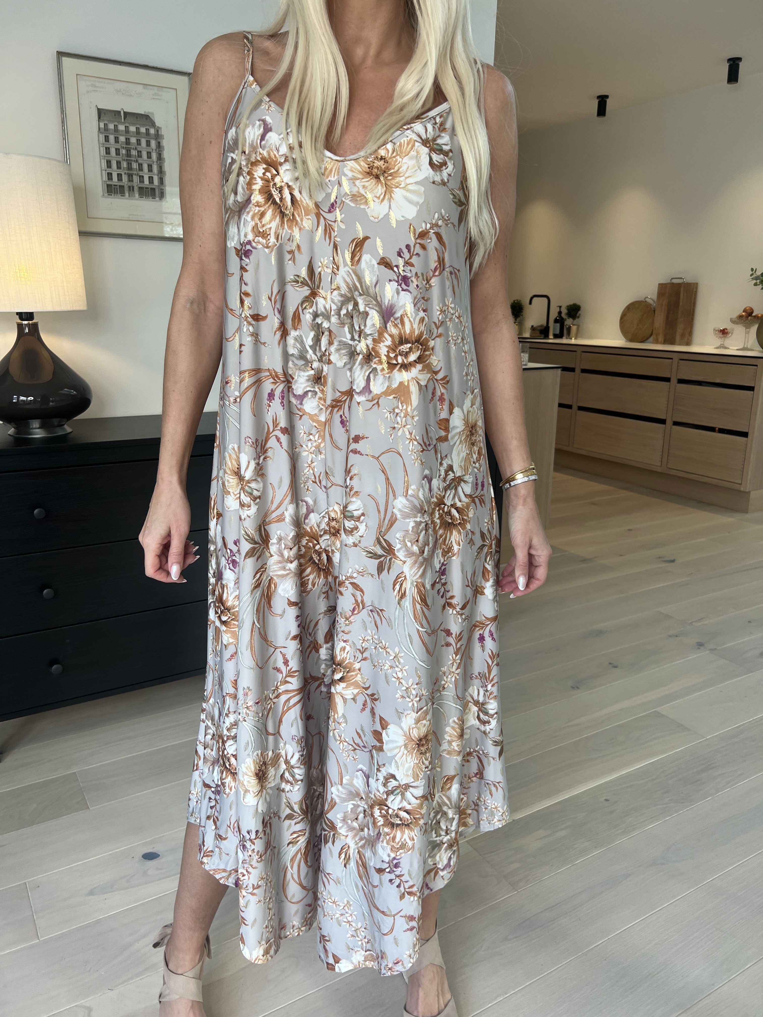 Monique Jumpsuit - Jumpsuit i elastiskt tyg med tunna axelband